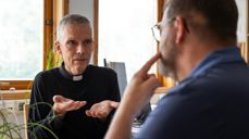 Bispedømmet har som mål at det kommer minst to personer fra hvert prosti. Deltakelse avklares med din prost og kirkeverge.