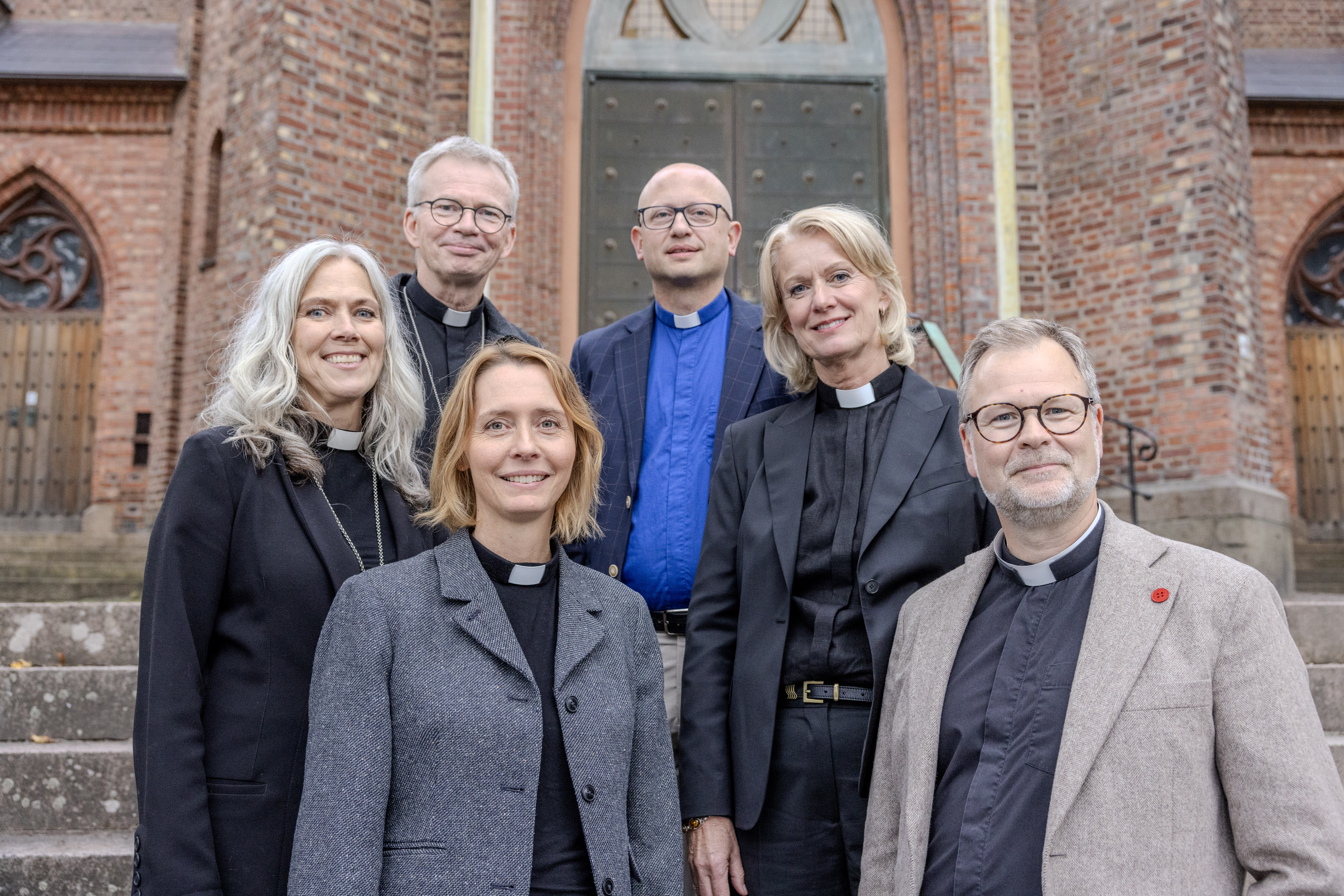 Fra venstre: Kristin Moen Saxegaard, Øystein Magelssen, Kjerstin Jensen, Stephen Sirris, Elisabeth Thorsen og Sveinung Hansen. Foto: Fingerspitz / Den norske kirke