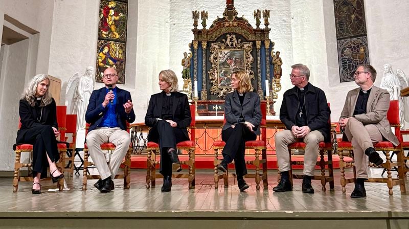 De seks bispekandidatene bød på seg selv i Tønsberg domkirke.