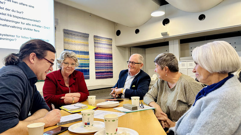 Fra samlingen i 2024. Her gir folkevalgte i Færder innspill til bispedømmerådets representant Ole Hafell. Foto: Torill Landaasen