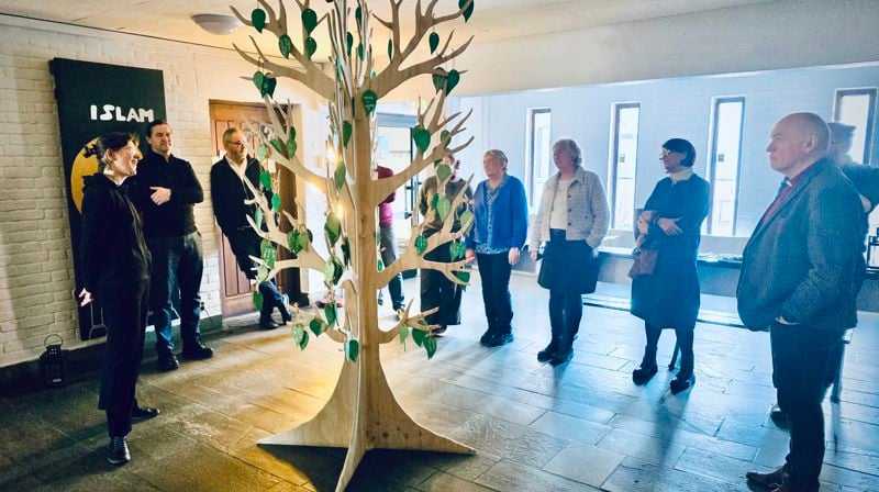 Dialog- og bykirkeprest Karoline Faber (t.v.) ga bispedømmerådet innsikt i arbeidet til Kirkelig Dialogsenter Drammen. Dette er et kompetansesenter for hele bispedømmet.