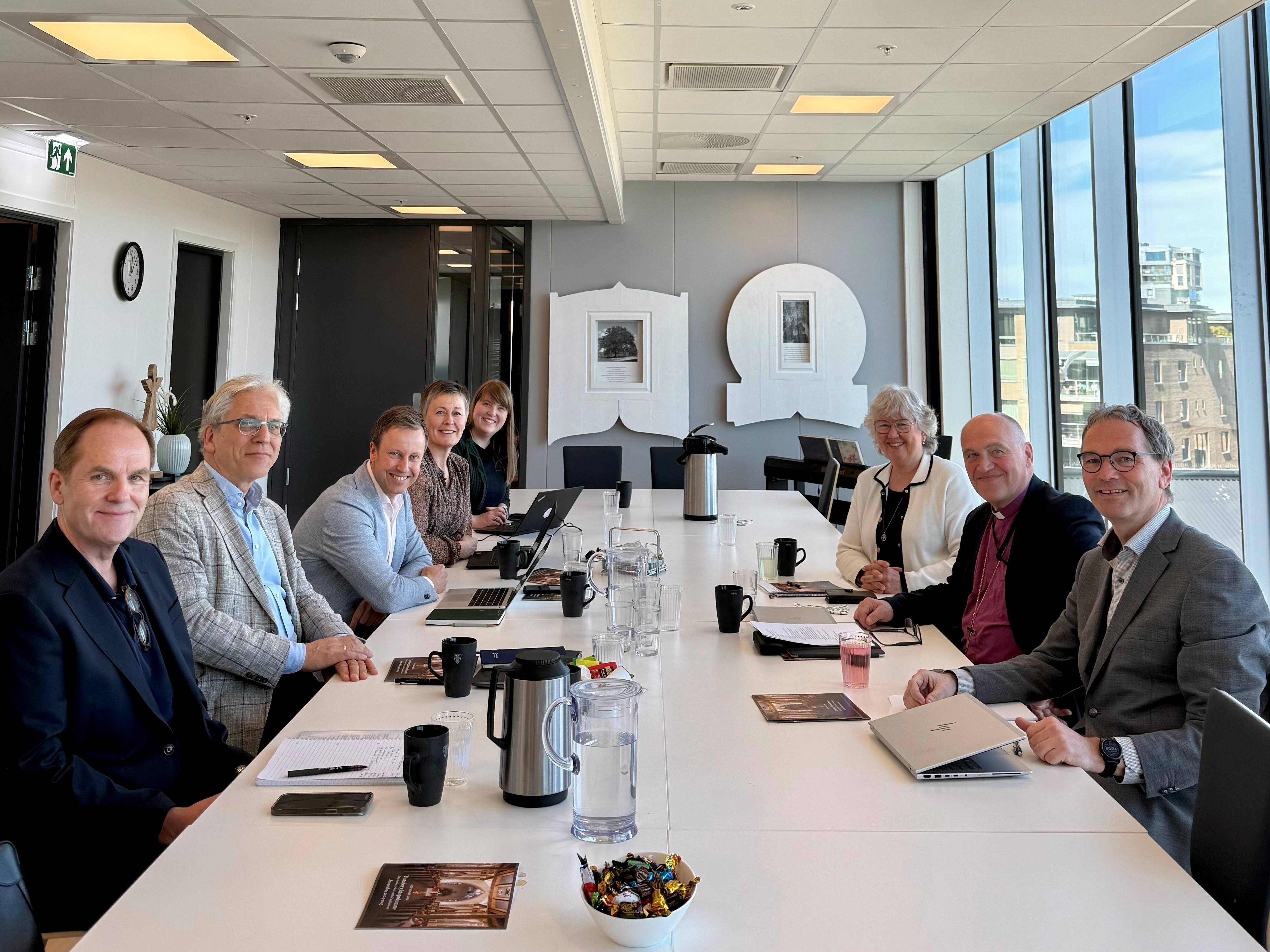 – Det har vært inspirerende å ha samtalen her i Tønsberg, og få møte bispedømmet i sin egen geografi, sier direktør Ole Edvard Wold-Reitan (t.v.). Tidligere har samtalene med Tunsberg funnet sted i Oslo.