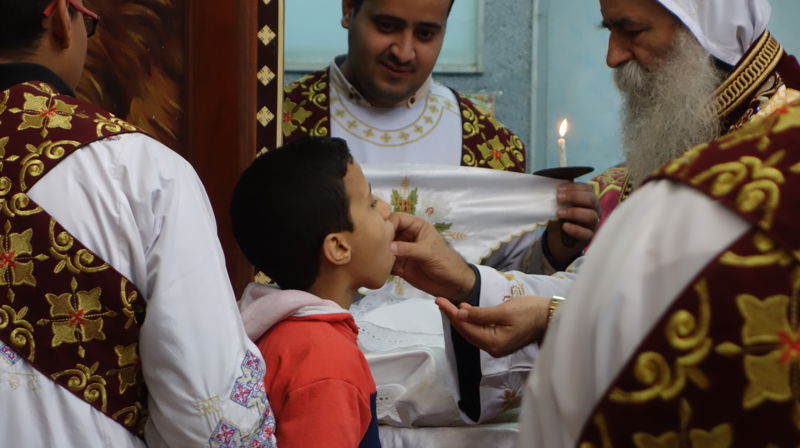 Fra nattverdsfeiring i den koptiske-ortodokse kirke i Nagada, Egypt