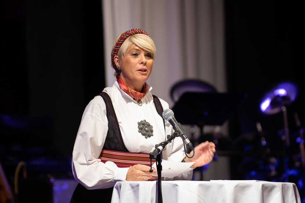 Leder Kristin Gunnleiksrud Raum hilste fra Kirkerådet. Hun vektla blant annet Myrseths evne til å "både være god på Gud, og god på mennesker."