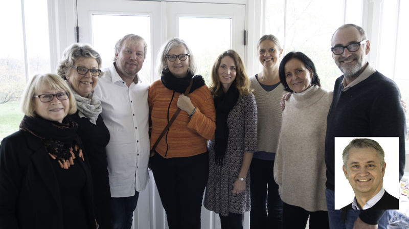 Noen av deltakerne i Peregrinus (fra venstre): Ragne Aavik Ormbostad (Tønberg domkirkes menighetsråd), Ellen E. Wisløff (menighetsrådleder, Nøtterøy), Carl Ove Fæster (sokneprest i Borre), Inger Bækken (sokneprest i Færder), Brooke Bakken (kirkeverge, Færder), Cecilia Gustavsen (kurator, Slottsfjellsmuseet), Tone Lyngstad Nyaas (kurator, Haugar) og Tollef Thorsnes (billedkunstner). Innfelt: Jan Terje Christoffersen (sokneprest i Tønsberg domkirke).