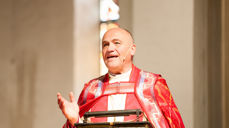 Biskop Jan Otto Myrseth på talerstolen i Tønsberg domkirke.