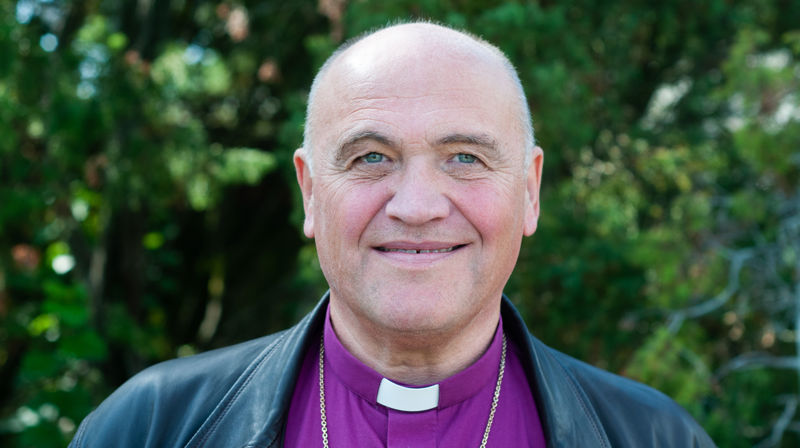 Biskop Jan Otto Myrseth er glad for å kunne ønske velkommen til kirken igjen.