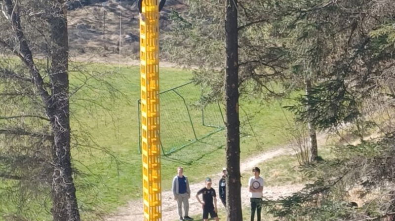 Bildet er frå bruskasseklatring på konfirmasjonsleir på Ognatun. Heilt frivillig.