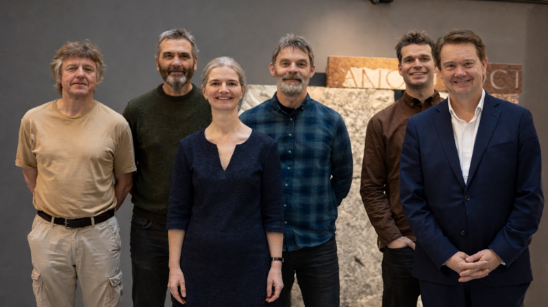 Bak fra venstre: Markus Krøger, Jan Stedje, Knut Berg, Torbjørn Hanson Ausland. Foran fra venstre: Mona Fallin, Trond Chr. Hubred