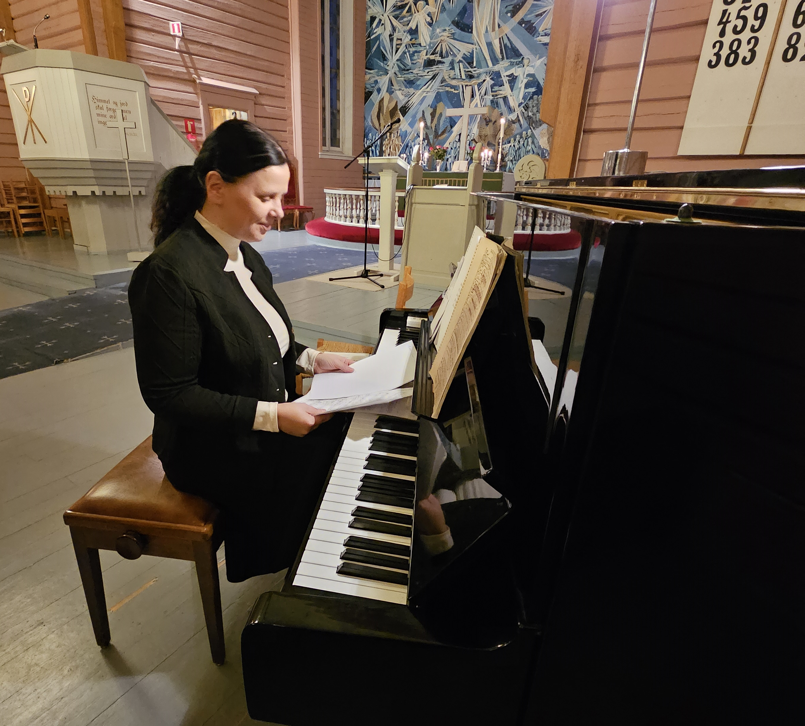 Olena Yuryeva i Arneberg kirke. Foto: Anne Bråten Edvardsen