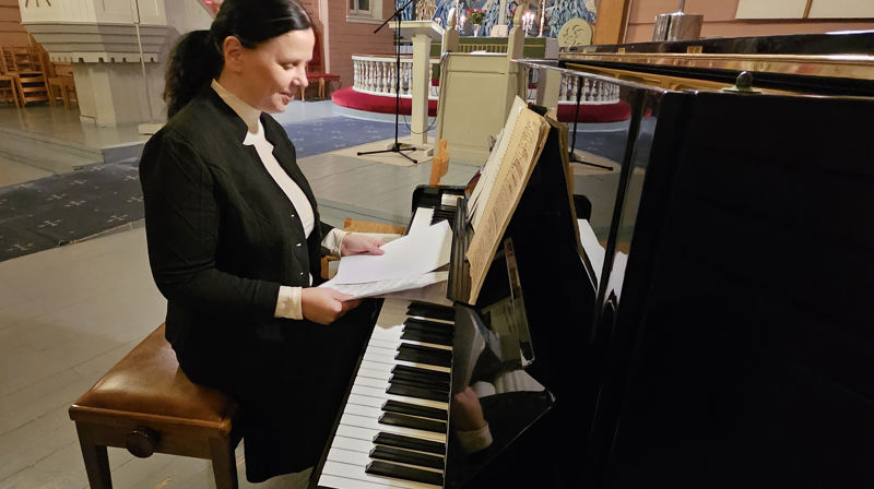 Olena Yuryeva i Arneberg kirke. Foto: Anne Bråten Edvardsen