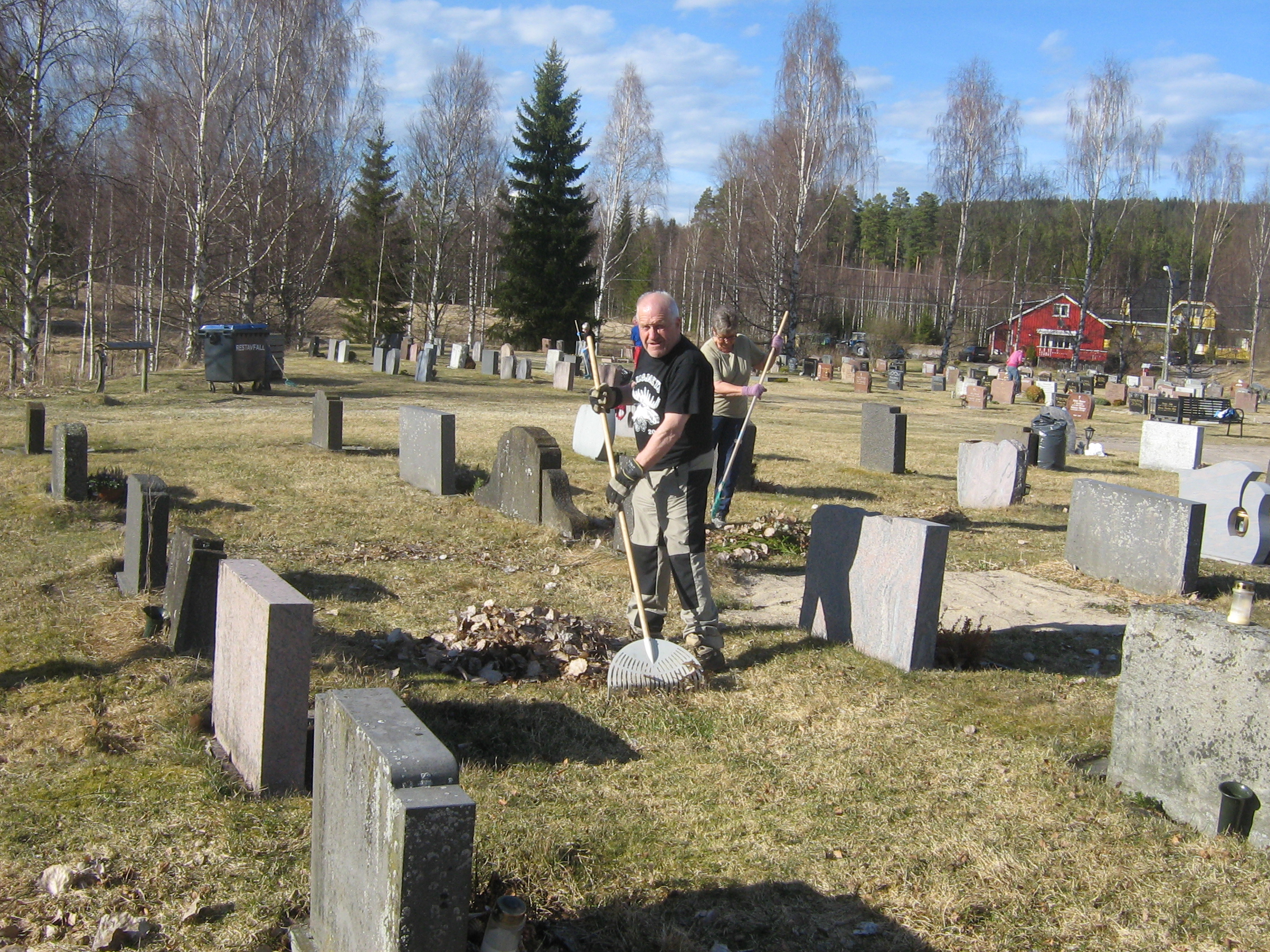 Dugnad på kirkegårdene