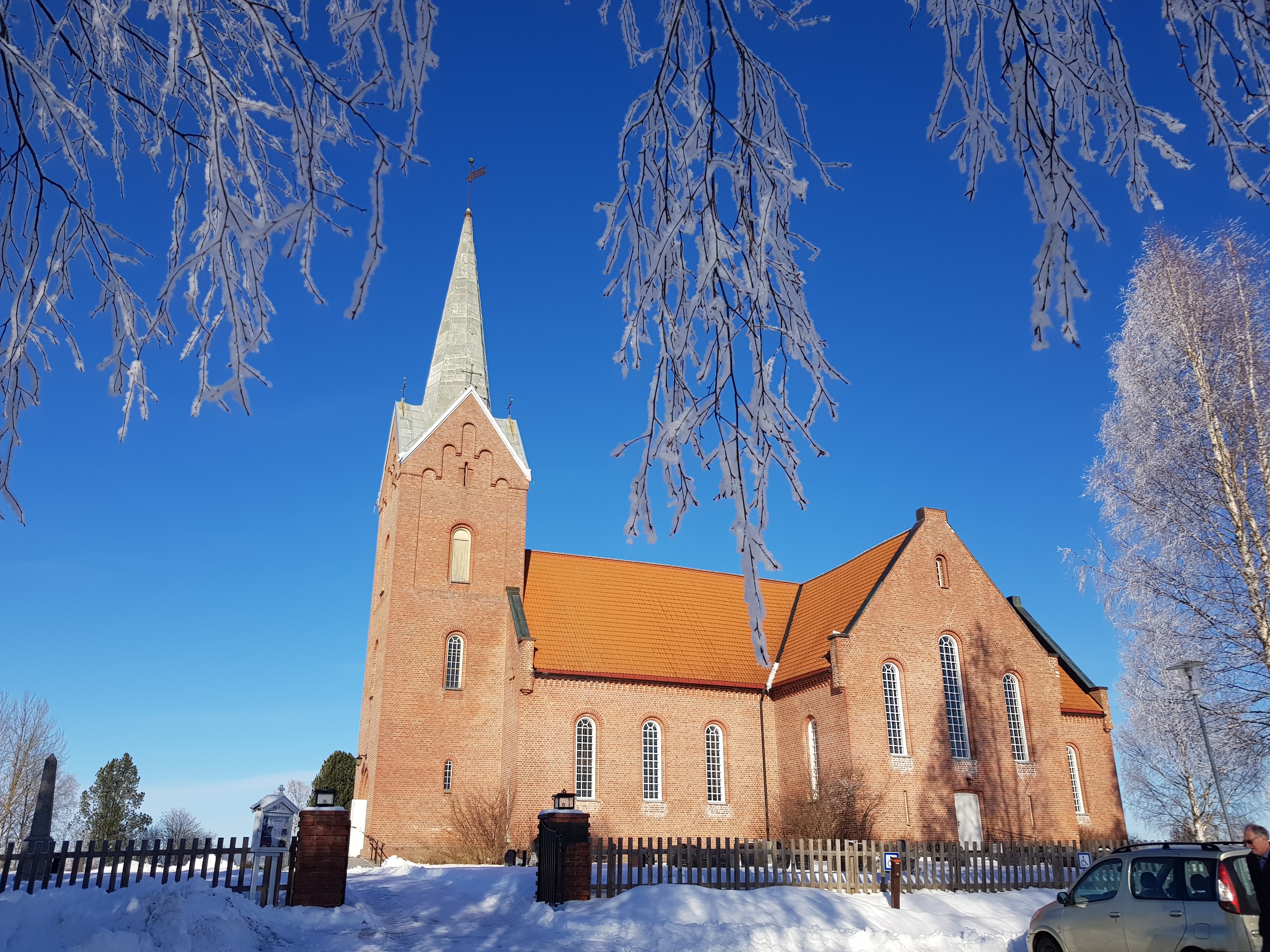Hof kirke en vinterdag. Foto: Anne Bråten Edvardsen