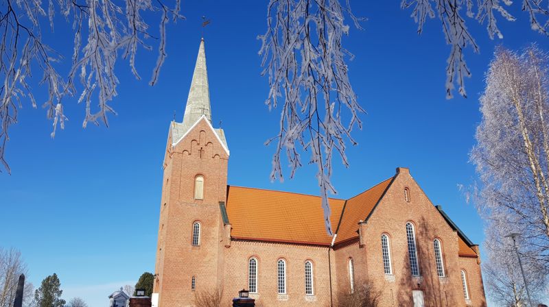Hof kirke en vinterdag. Foto: Anne Bråten Edvardsen