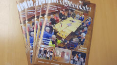 Menighetsbladet: Mange møtte opp på dugnad på Hof kirkegård. Foto: Anne Bråten Edvardsen.