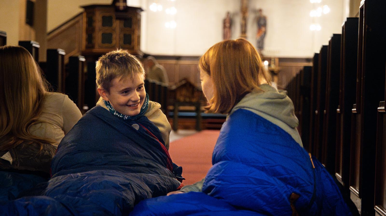 Overnatting i kyrkja er spennande! (foto: Den norske kyrkja)