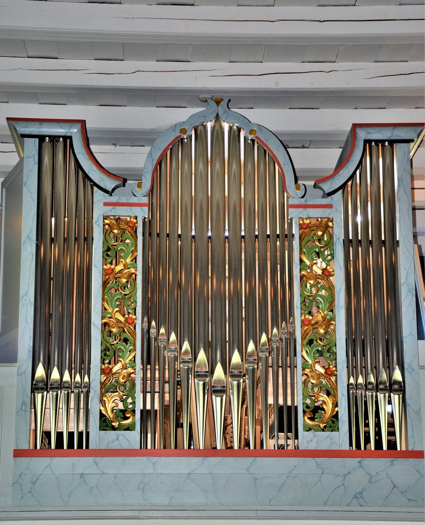 Ikke bare en fryd for øre, men også en fryd for øyet. Orgelet i Øyer kirke. Foto: Bjørn Karlsen