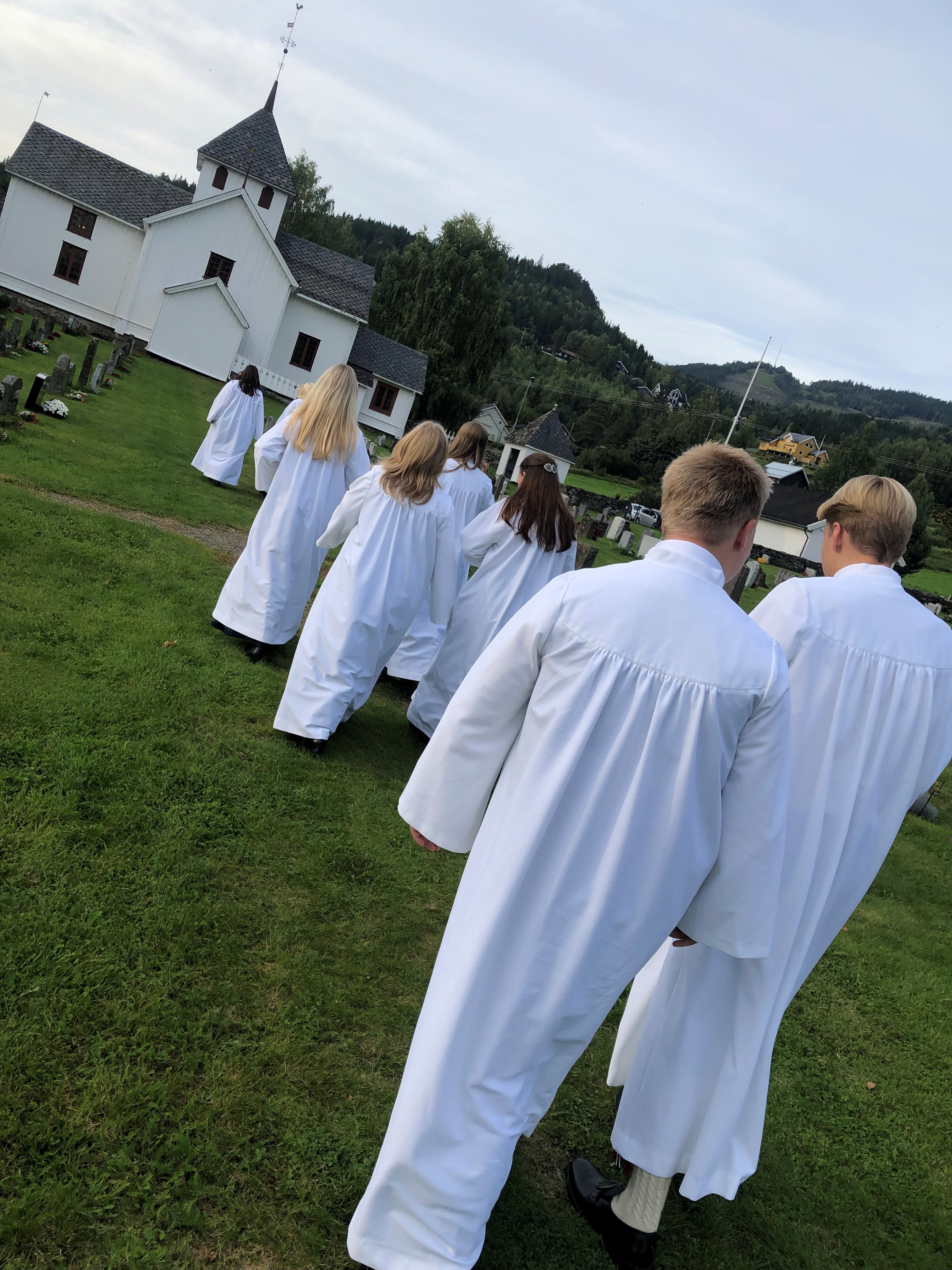 konfirmanter25 - Øyer og Tretten kirkelige råd råd