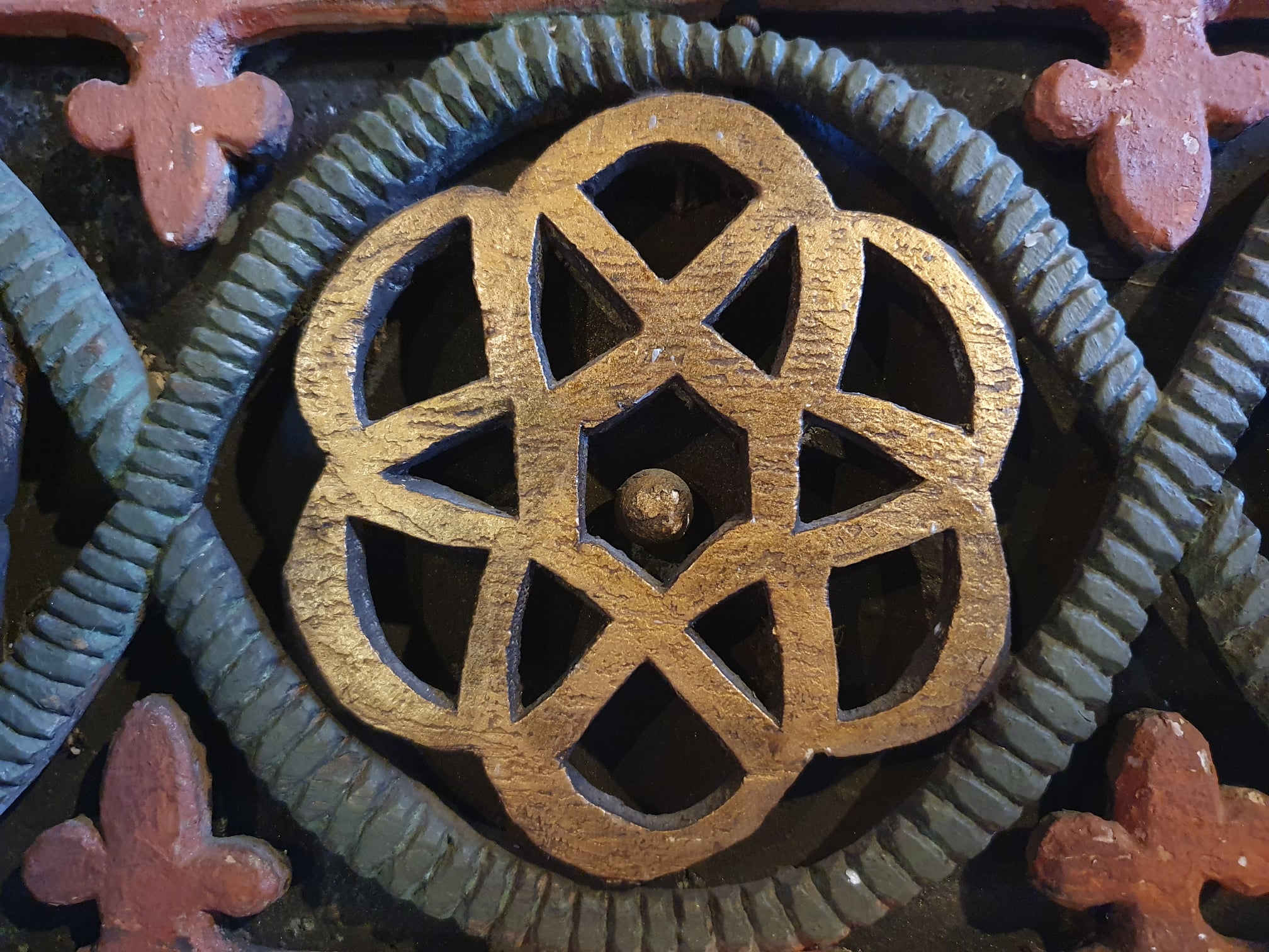 Detalj fra altertavla i Rollag kirke