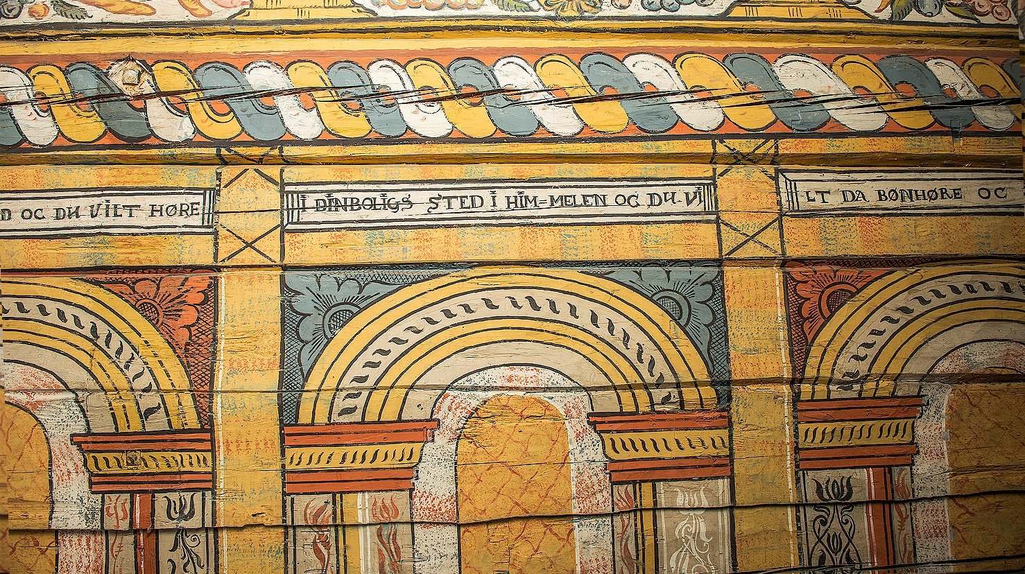 Detalj av kordekorasjonene i Rollag stavkirke