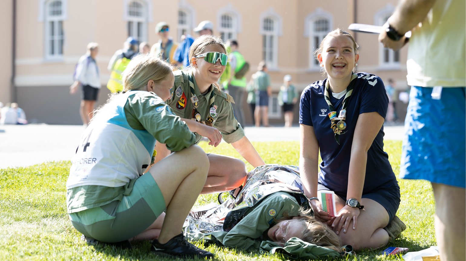 Patrulje Ælj i aksjon under førstehjelpsoppgaven under årets NM i speiding.