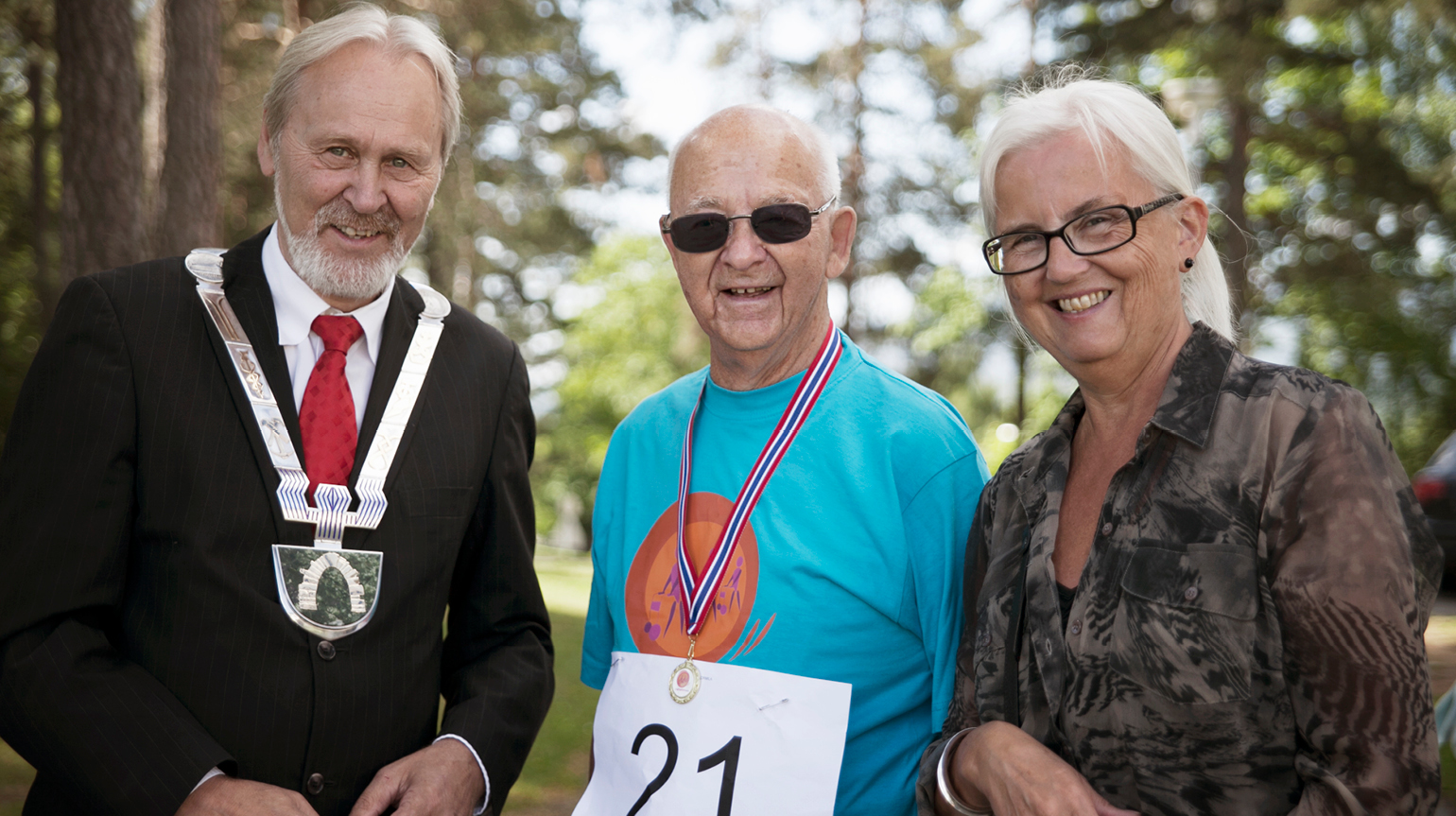Terje Bråthen og Helen Bjørnøy delte ut medaljene
