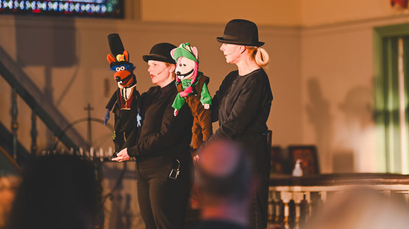 Kirkerottene fremføres i Askim kirke. Foto: Noiva photography
