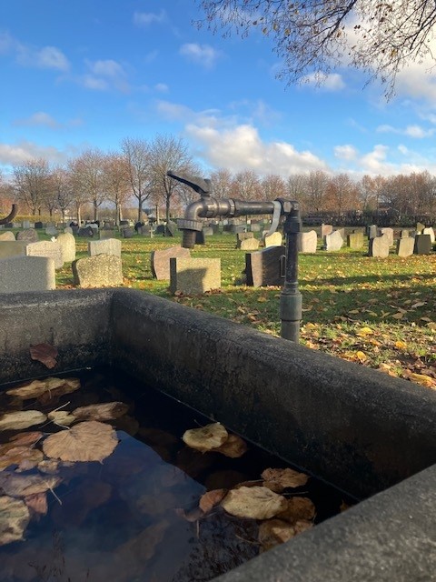 Utevannet på gravplassene stenges