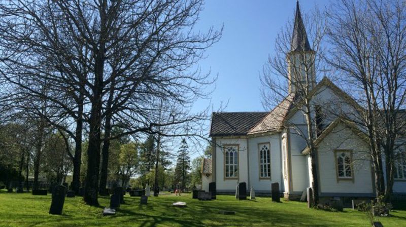 Sandnessjøen kirke sommer