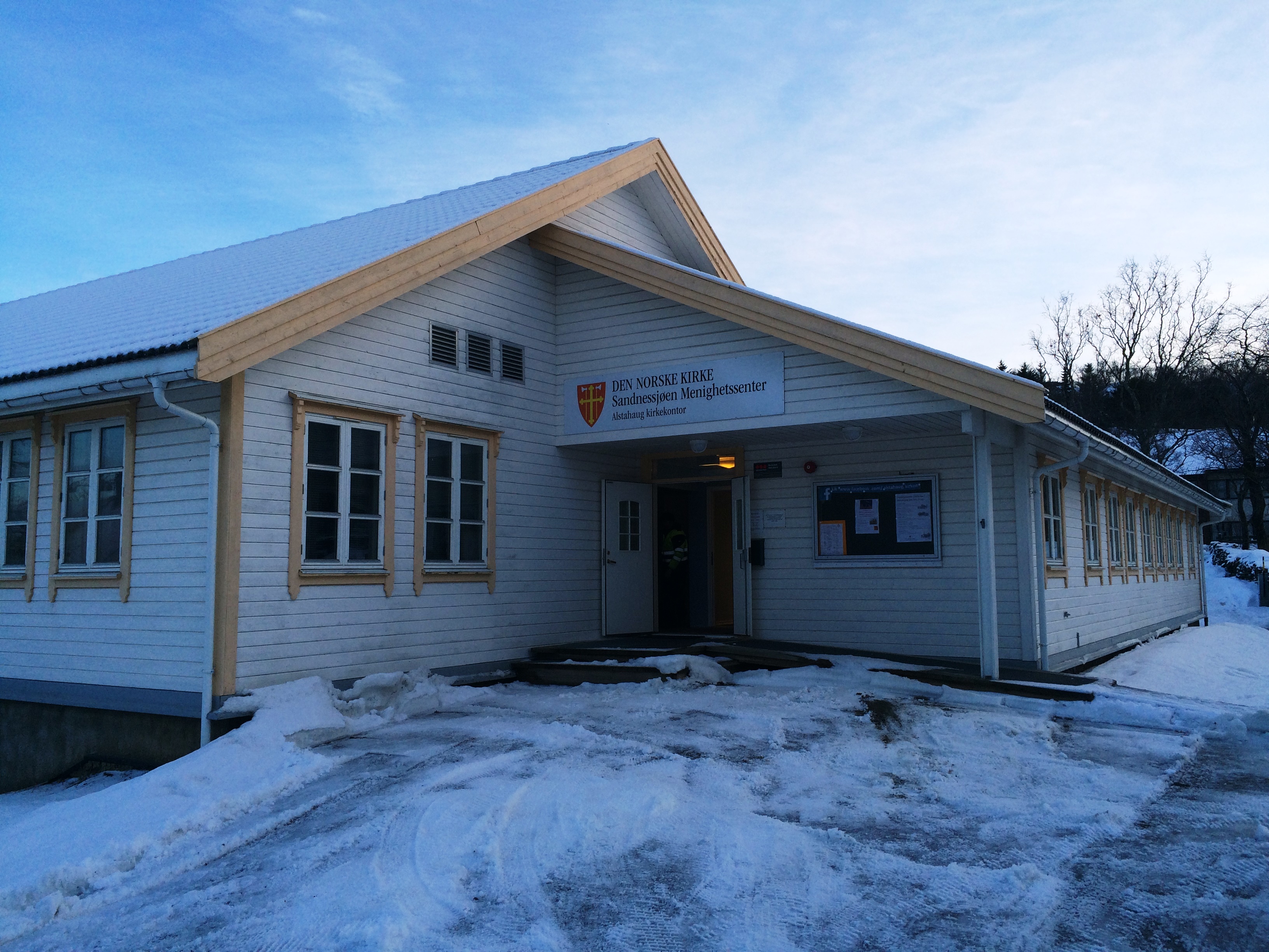 Menighetssenteret inngang vinter