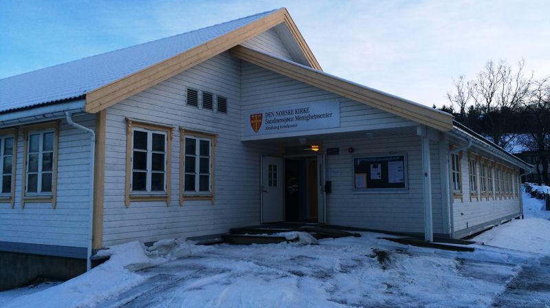 Menighetssenteret inngang vinter