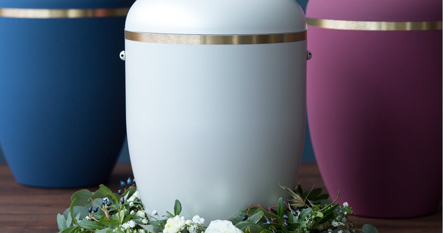 Kremasjon og om seremoni ved nedsetting av urne.