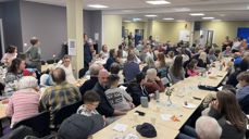 Fullt hus på basaren februar 2026