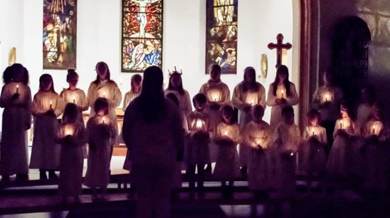Velkommen til LUCIA-KONSERT I ÅS KIRKE Søndag 17. desember kl. 17.00