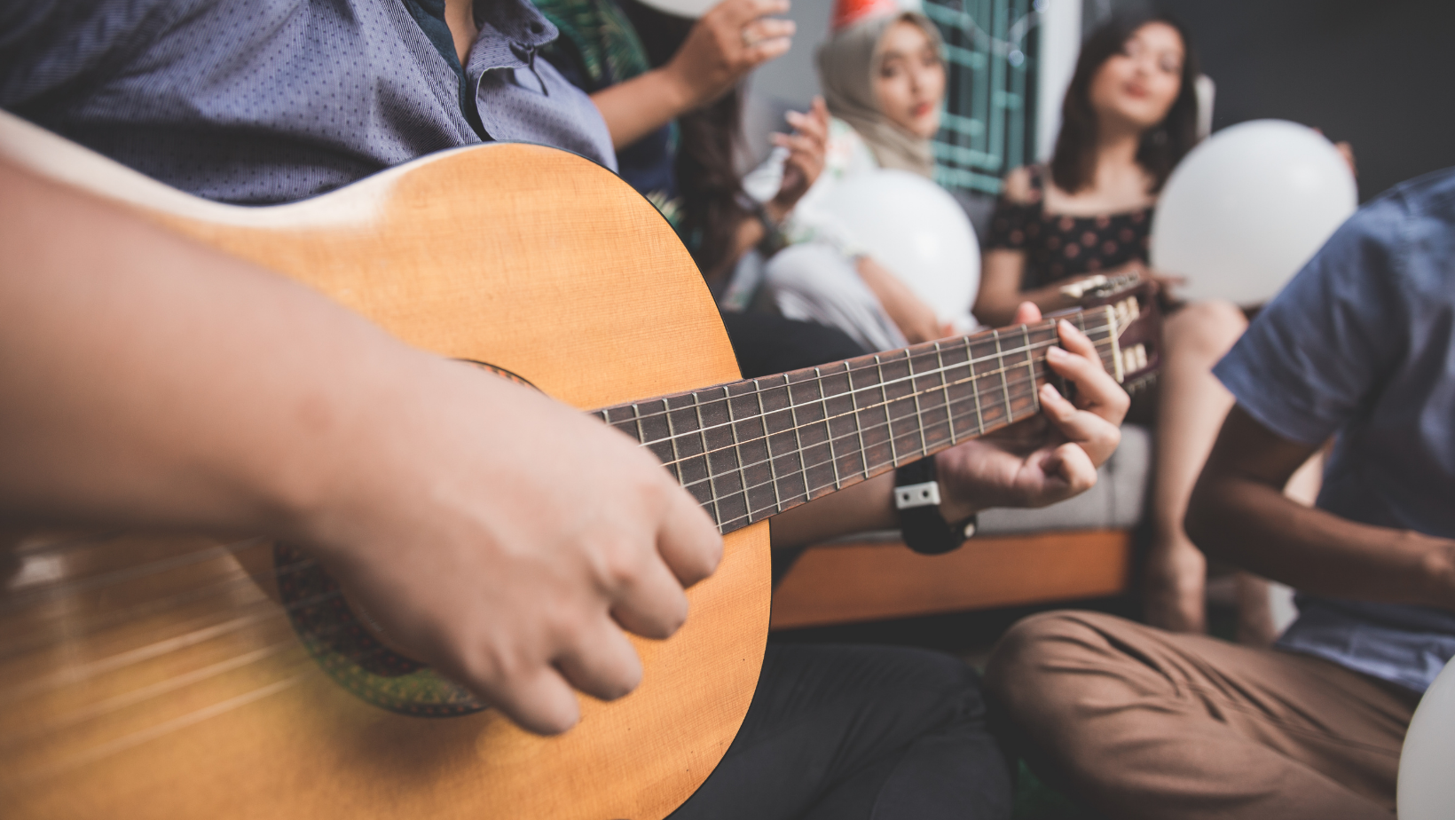 Salmer på stasjonen