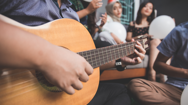 Salmer på stasjonen