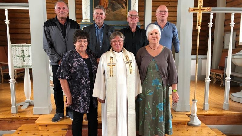 Foran fra venstre: Bjørg Bente Svorkmo Fløyten, vikarprest Tora Samset, Wenche Nordskaug. Bak fra venstre: Bjørn Egil Westad, Hans Kristian Smedsrud, Helge Bakke, Torleif Kvarme.