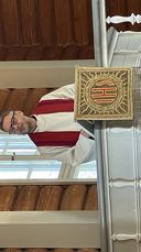 Foto: Linda Janson-Haddal. Synstolkning: bilde av Tom Egil Nordengen på prekestolen i Kroer kirke.