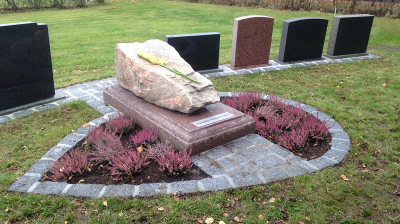 Navnet minnelund på Ås kirkegård