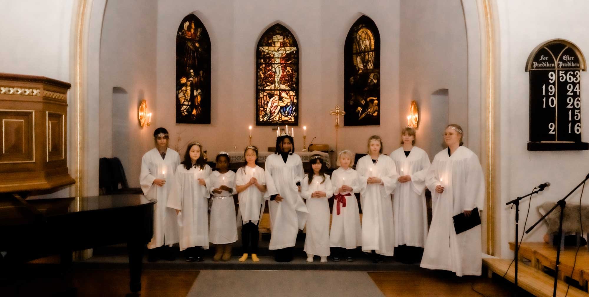 Synstolkning: bilde av Kantoriet fra Luciakonsert. Foto: Bonsak Hammeraas