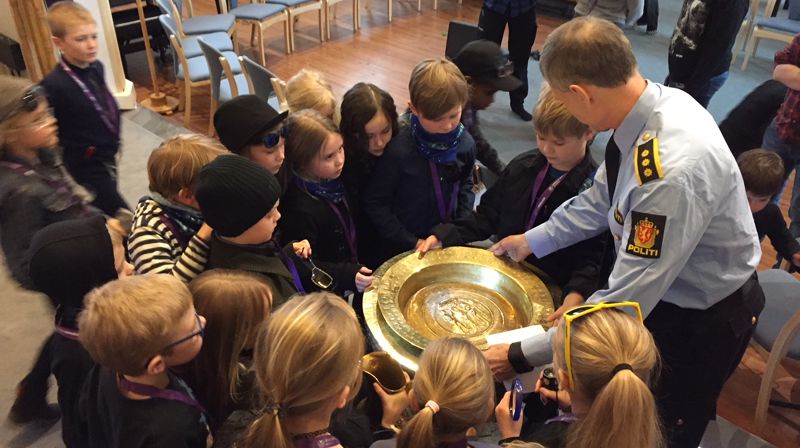 Kjære 8-åring med foresatte!