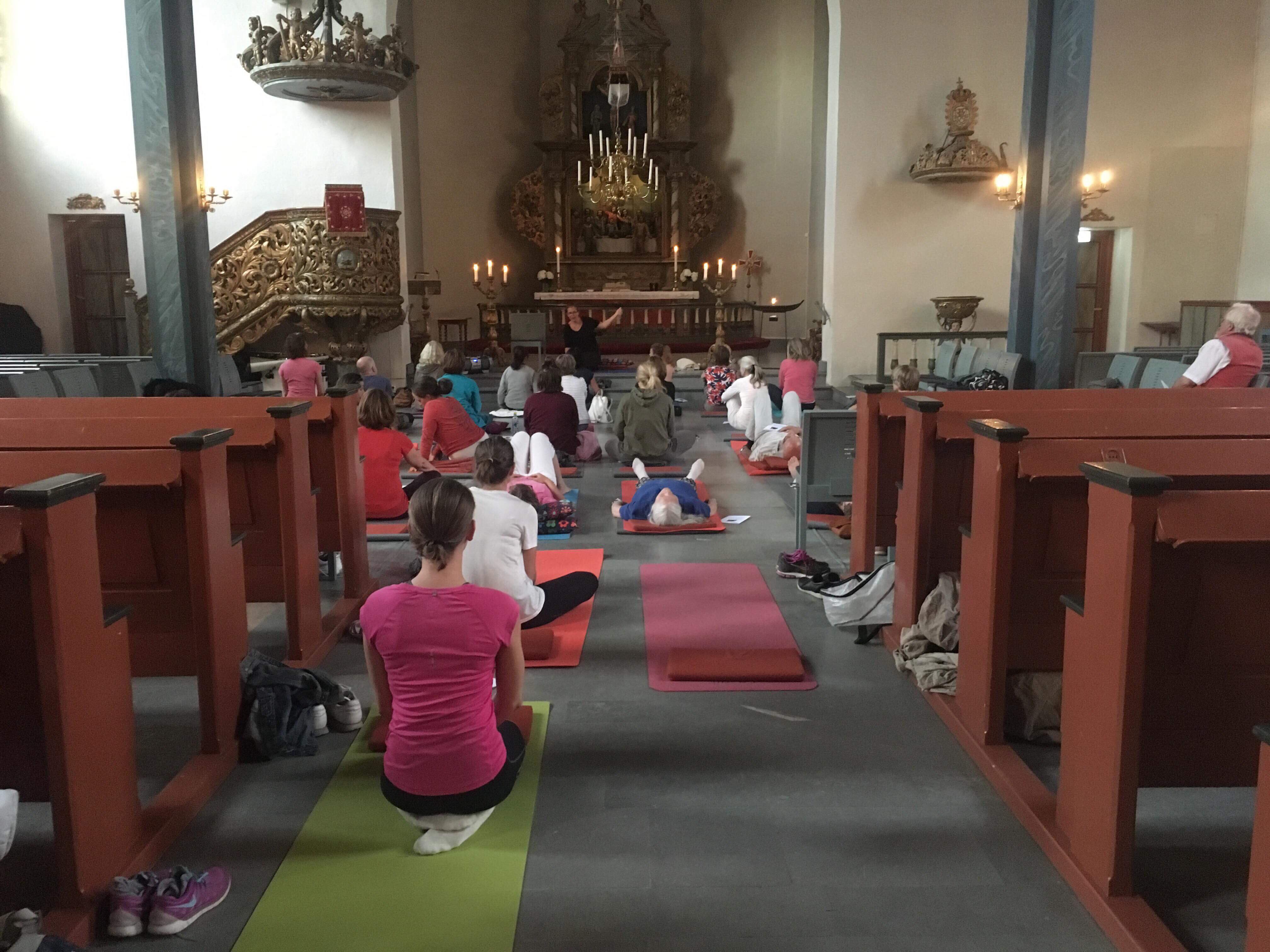 Yogagudstjenester