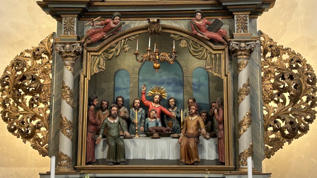 Nedre del av altertavlen i Asker kirke.