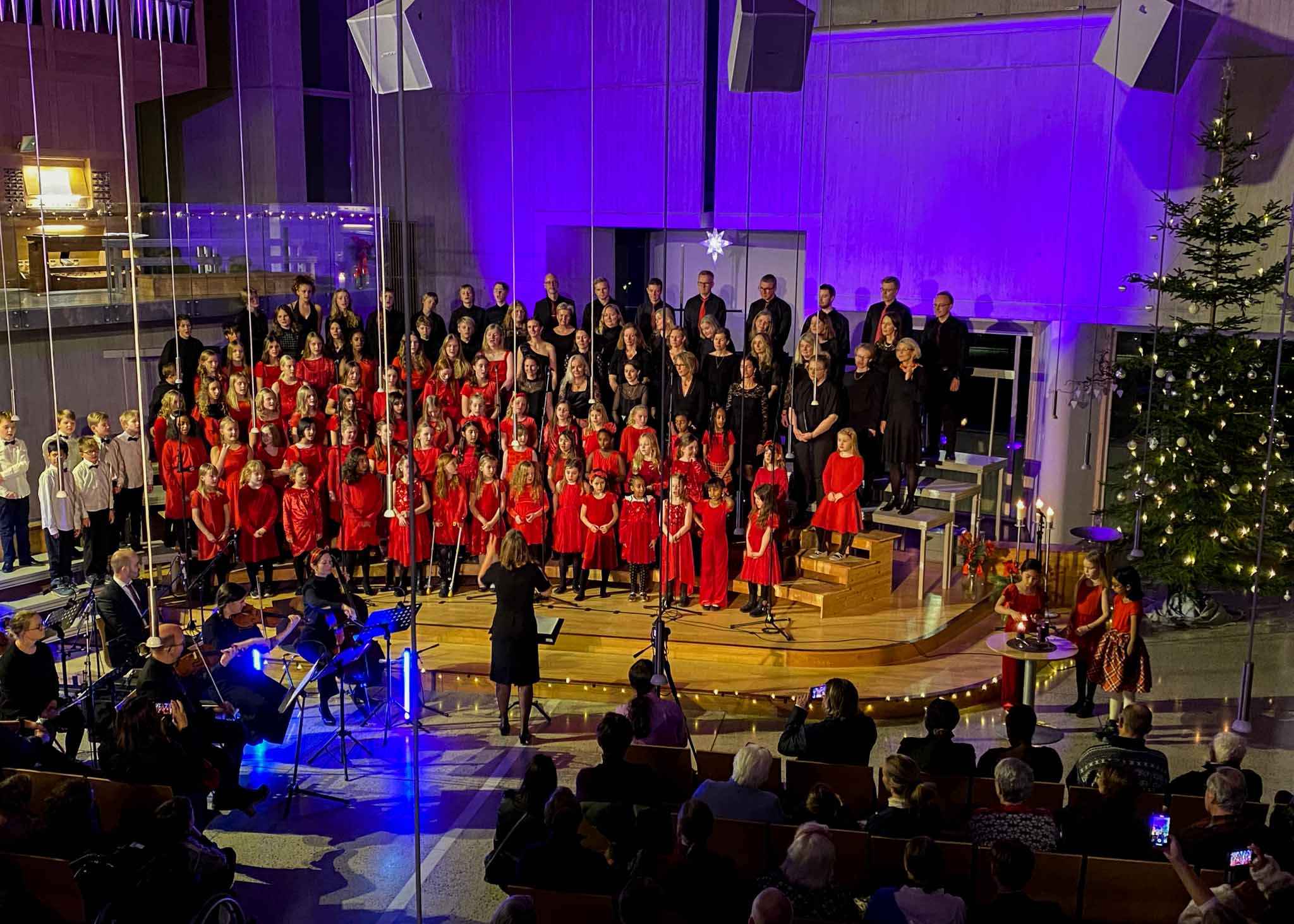 Foto: Fra julekonsertene i Vardåsen kirke 3. søndag i advent 2022. Foto: AKF/John Grimsby