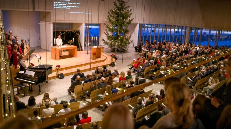 Vardåsen kirke var fullsatt også julaften 2024. Foto: Sven Erling Brusletto