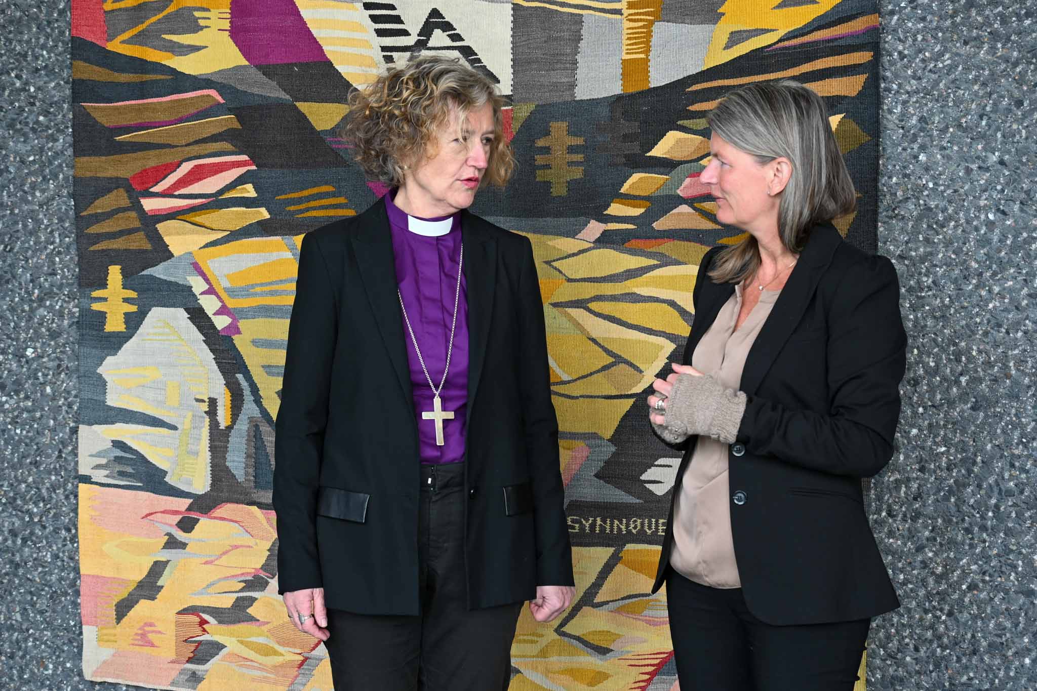 Biskop Kari Veiteberg møtte ordfører Lene Conradi og Asker kommune i forbindelse med biskopens områdevisitas til Asker, Holmen og Vardåsen menigheter. Foto: Asker kirkelige fellesråd / Jørgen Guntveit Svartvasmo