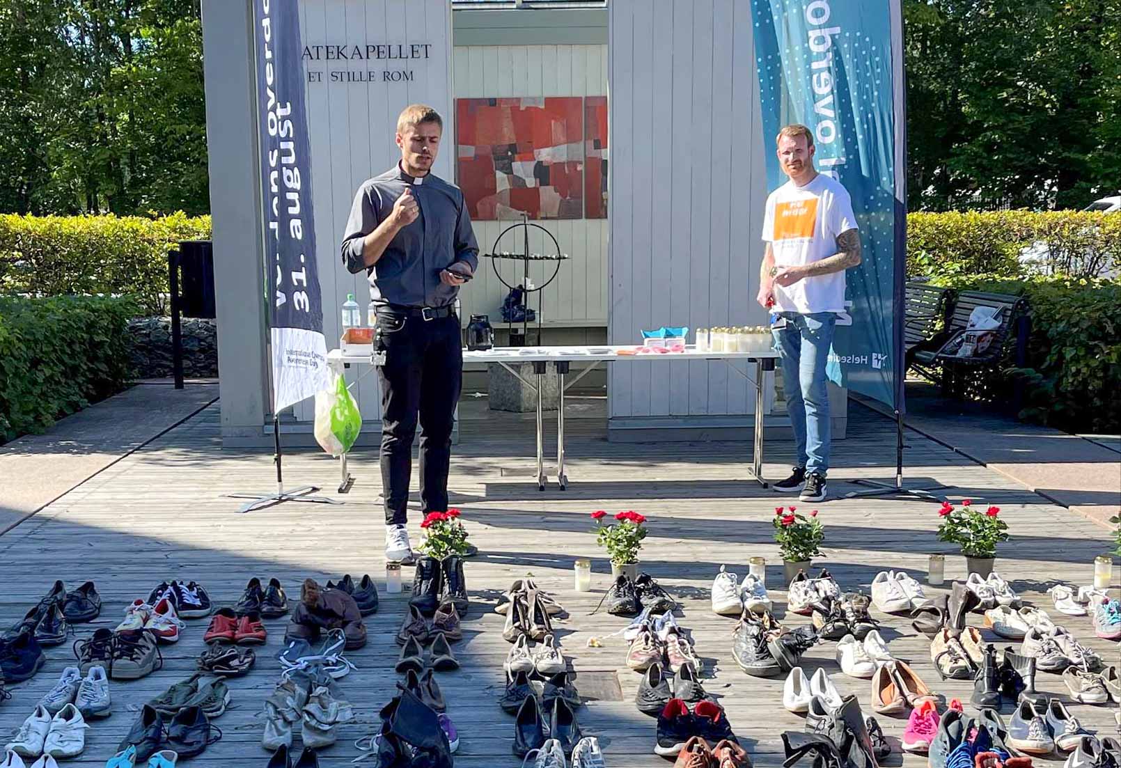 Gateprest Kjetil Borgenvik og Kirkens Feltarbeid i Asker markerte Verdens overdosedag. Foto: Kirkens feltarbeid