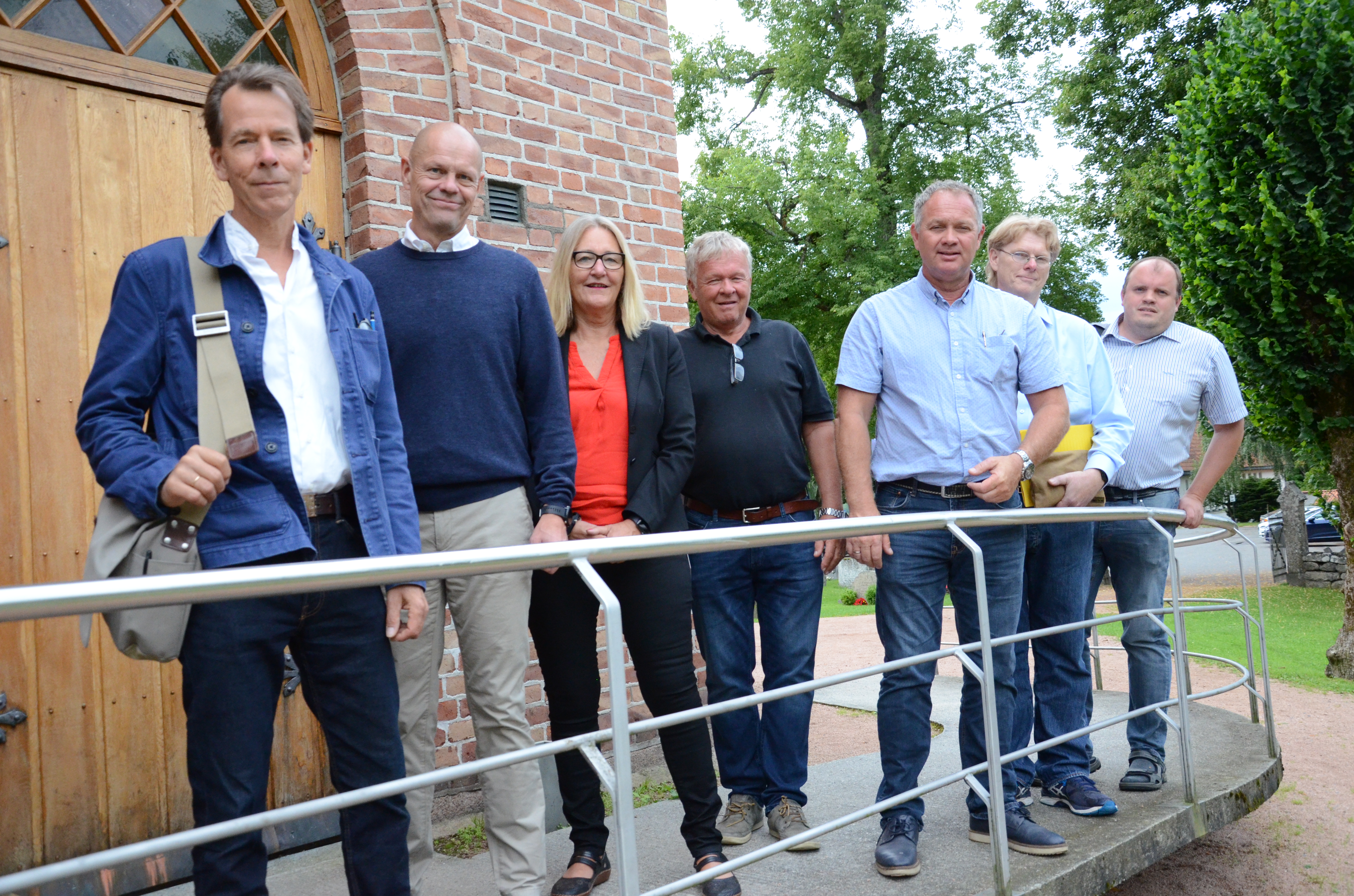 Sammen om vedlikehold av kirkelige bygg i Asker: Fra venstre Harald Ibenholt (Riksantikvaren), John Grimsby (Kirkesjef i Asker), Randi Letmolie (KA), Nils Inge Haus (Leder av Asker kirkelige fellesråd), Even Frogh (driftssjef), Geir Erik Bardalen (faglig leder av Castor Kompetanse) og Einar Lindroos (Prosjektleder for Haandverkerne AS)