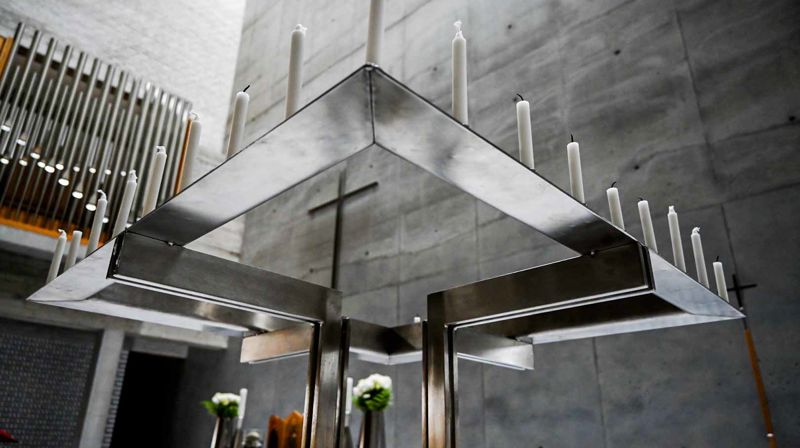 Omsider er det tillatt med inntil 100 deltakere på gudstjenester og kirkelige handlinger. Teglen, Spikkestad kirke- og kultursenter er et av mange kirkelige bygg i Asker som innbyr til aktivitet. Foto: Jørgen Svartvasmo