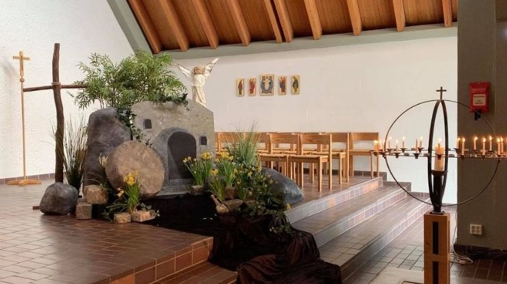 Påskepyntet Holmen kirke